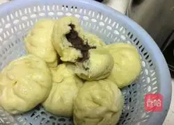Illustration of how to make bean paste steamed buns 13