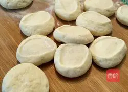 Illustration of how to make pork stuffed buns 8