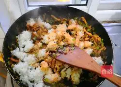 Laoganma's shredded pork fried rice recipe illustration 7