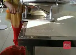 Illustration of how to make water chestnut leaves, shiitake mushrooms, vermicelli and oil residue dumplings 7