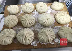 Illustration of how to make cowpea buns 9