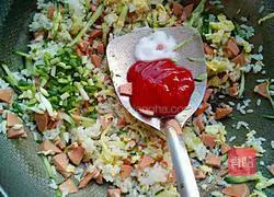 Illustration of how to make tomato sauce fried rice 5