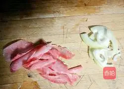 Illustration of how to make fried noodles with shredded pork for breakfast 2