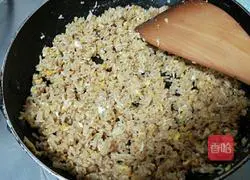 Illustration of how to make ginger and egg fried rice 4