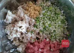 Illustration of how to make pork and pickled cabbage pie 4 