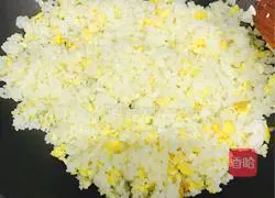 Illustration of how to make spicy cabbage fried rice 4