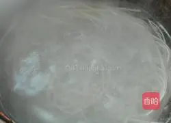 Illustration of how to make fried noodles with carrot and egg 7