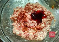 Illustration of how to make cabbage, shrimp skin and pork dumplings 6