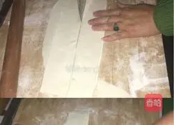 Pork and green onion stuffed wontons Illustration of how to make