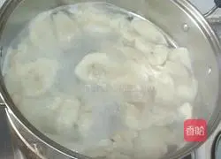 Illustration of how to make pork, cabbage, fungus dumplings and dumplings 10
