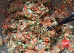 Illustration of how to make three fresh stuffed dumplings 3