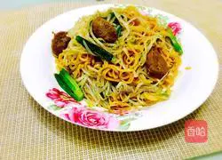 Illustration of how to make silver bud meatball fried noodles 6