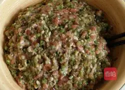 Illustration of how to make pork and cowpea dumplings 8