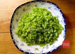 Illustration of how to make lace dumplings (sauerkraut and fresh meat stuffing) 5