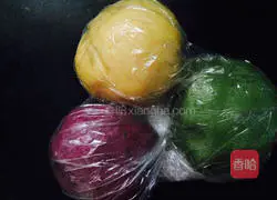 Illustration of making glutinous rice and red bean paste sunflower cake 5