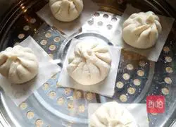 Illustration of how to make pork and lotus root stuffed buns 11