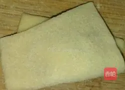 Illustration of how to wrap wontons 2