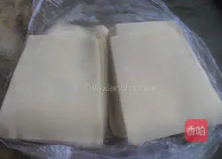 Illustration of how to make three fresh wontons 5