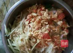 Illustration of how to make noodles with garlic sauce 7