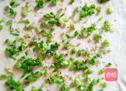 Illustration of how to make scallion pancake 5