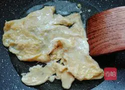 Illustration of how to make fried noodles with carrot and egg 4