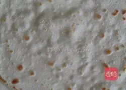 Illustration of how to make a single pancake 9