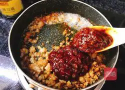 Illustration of how to make soybean paste noodles 17