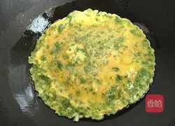 Illustration of how to make breakfast egg pancake 6