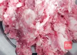 Illustration of how to make pork and cabbage buns 1