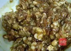 Illustration of how to make mini pies 4