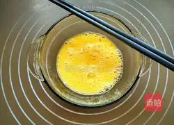 Illustration of three-color quinoa, vegetable and egg fried rice 7