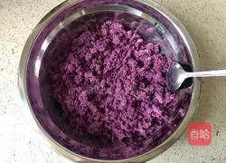 Illustration of how to make piggy steamed buns 1