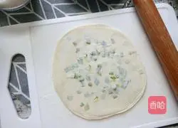 Illustration of how to make scallion pancake 5