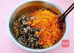 Illustration of how to make rainbow wontons 6