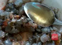 Illustration of how to make spinach, shrimp, and egg dumpling fillings 7