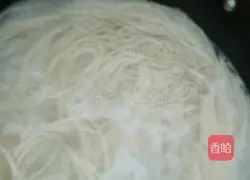 Illustration of how to make ham sausage thin pancake 3