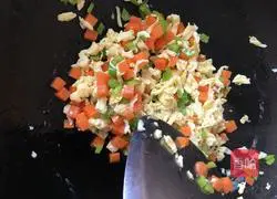 Illustration of how to make colorful fried rice 5