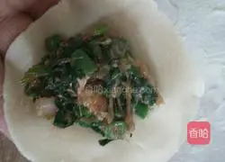 Illustration of how to make celery stuffed dumplings 18