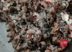 Illustration of how to make three fresh dumplings 3