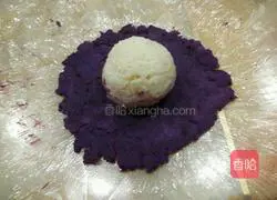 Illustration of how to make egg cake and purple potato stuffed rice with meat filling 16