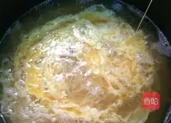 Illustration of how to make egg noodles 6
