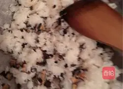 Illustration of how to make mushroom fried rice 3