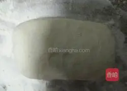 Illustration of how to make celery and pork dumplings 4