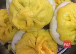 Illustration of how to make double-layered buns 17