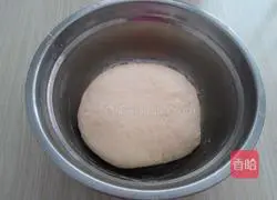 Illustration of how to make soft Longli fish and celery buns 1