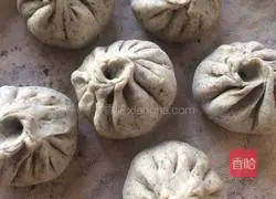 Illustration of how to make sesame and walnut meat buns 10