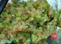 Celery and pork dumpling filling Practice illustration 7