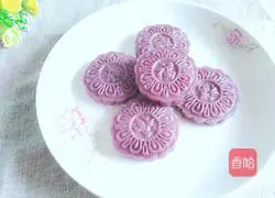 Illustration of how to make steamed purple sweet potato cakes 1