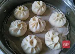 Illustration of how to make vegetarian steamed buns with chive filling 20