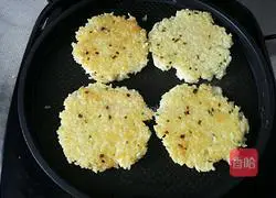Illustration of how to make fried rice cakes 9